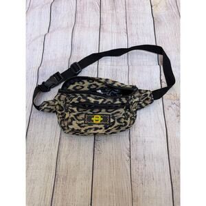 Vintage Sports Club World 90s Fannypack Beltbag Leopard Print